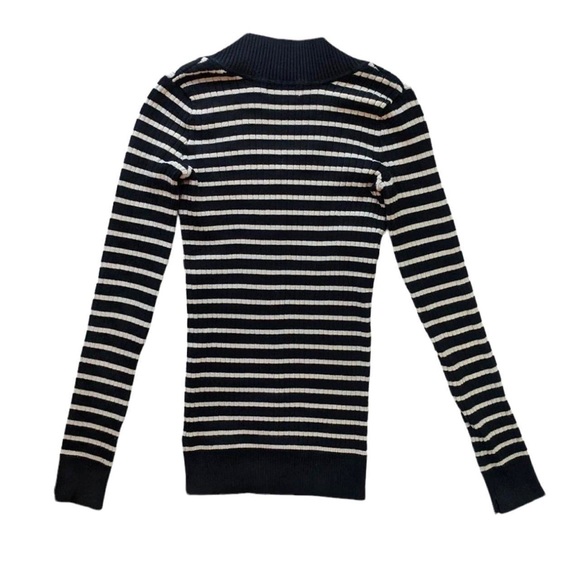 Fitted striped v-neck emo lei sweater. - Picture 3 of 4